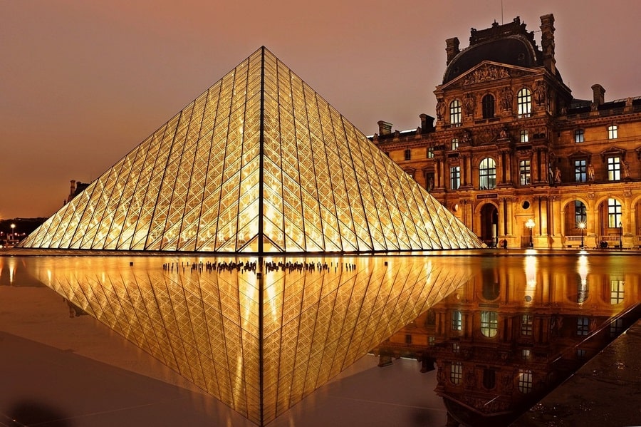 Storia del Louvre e 12 capolavori da non perdere